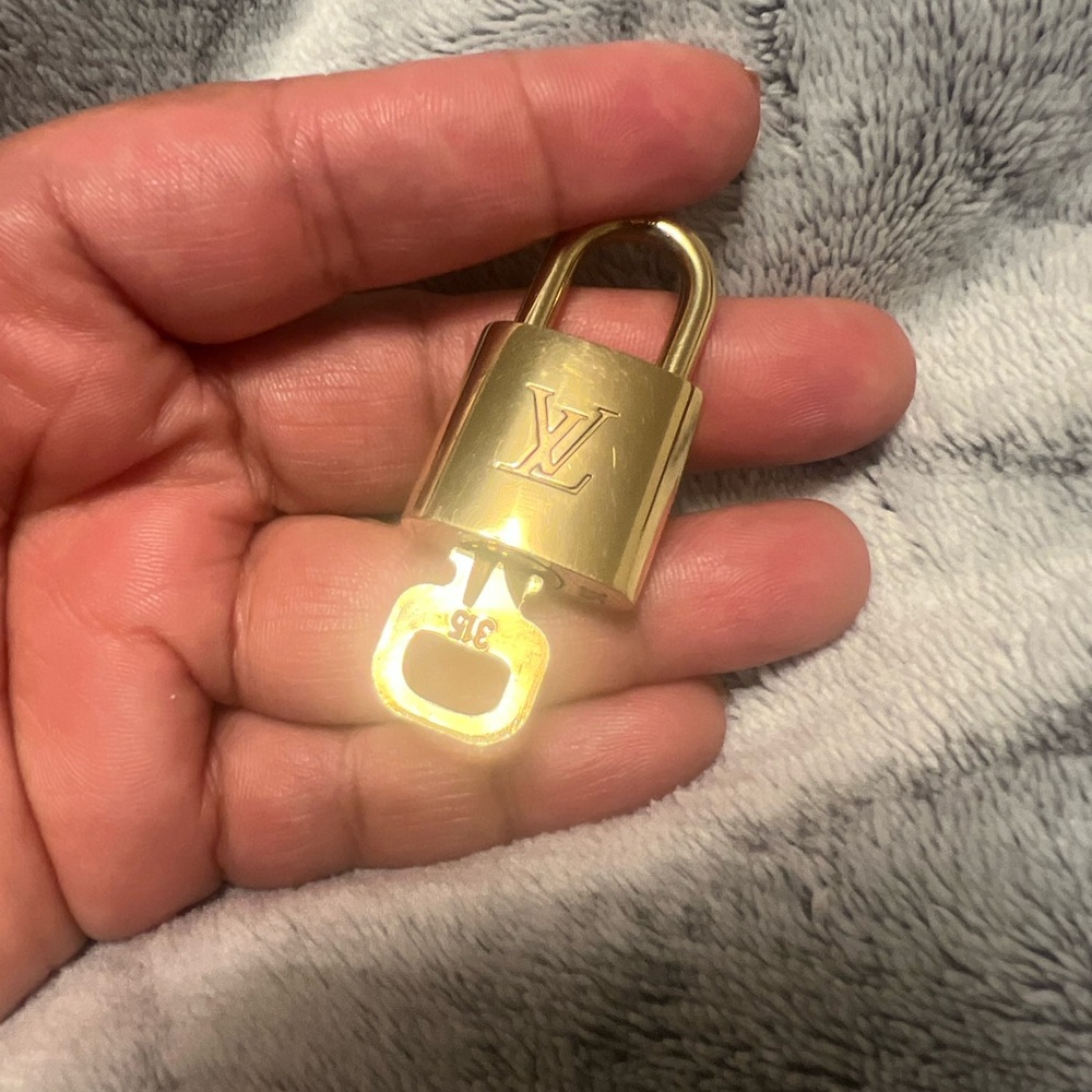 Lv Lock & Key- Shiny - image 2
